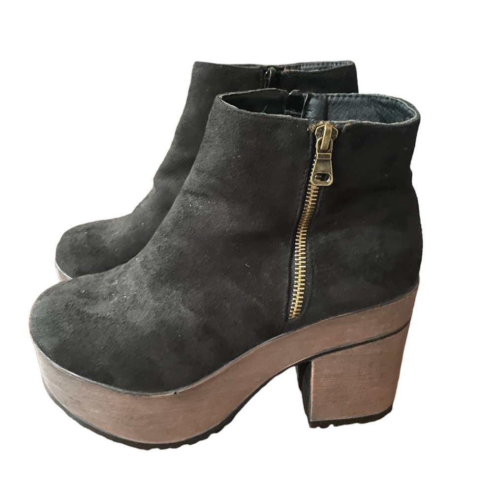 Black vegan suede platform ankle boots with gold zipper, light weight & comfy. - Picture 2 of 7